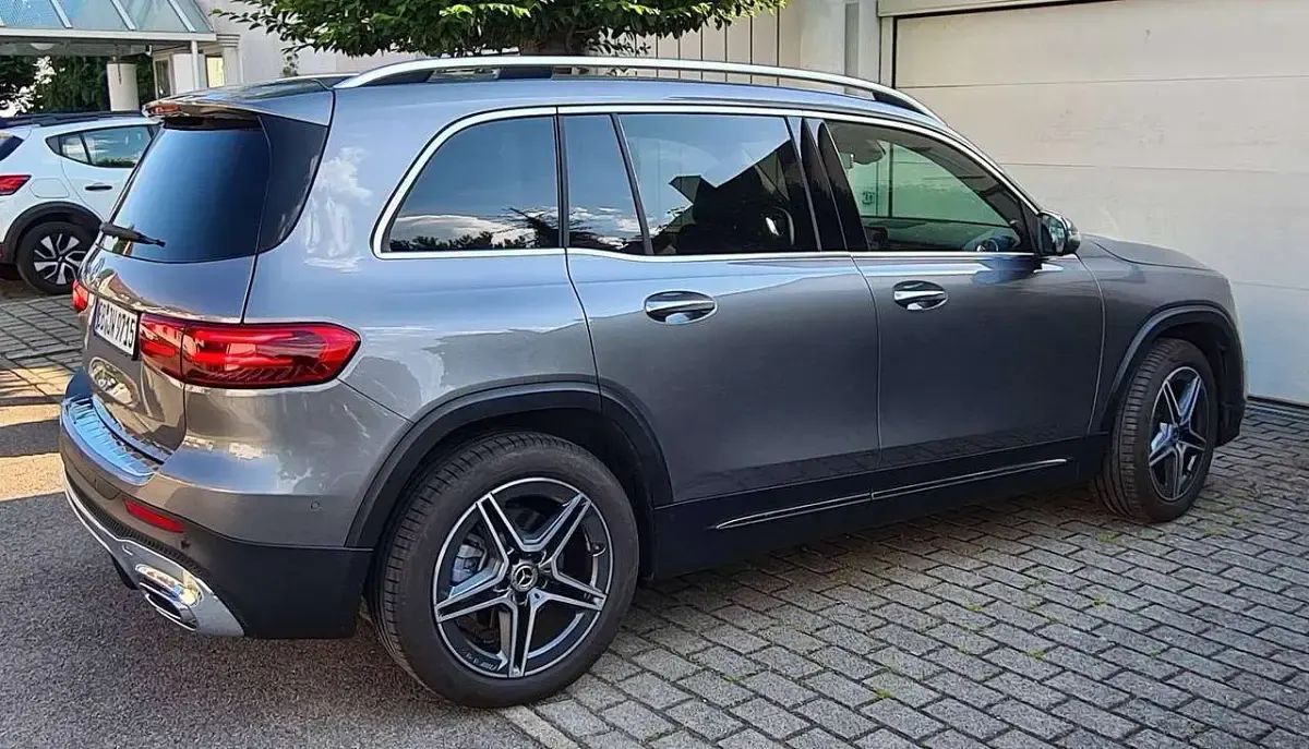 Gebraucht Mercedes GLB220 AMG line 190 PS (139 kW) 2025 Grau SUV