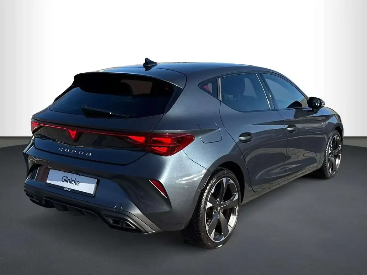 Begagnad Cupra Leon 150 HK (110 kW) 2025 Grå Sedan