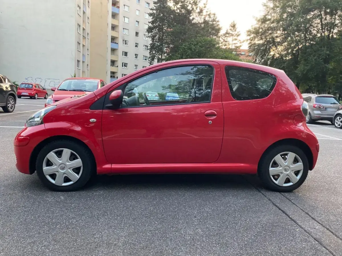 Gebraucht Toyota Aygo Cool 68 PS (50 kW) 2011 Rot Kleinwagen