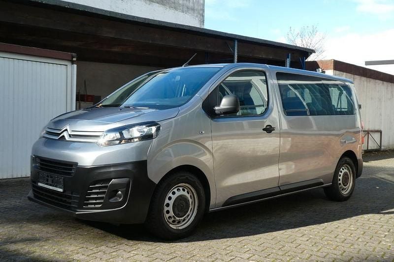 Grau Gebraucht 2021 Citroën Spacetourer Van / Kleinbus | 16.900 € (Guter Preis) - Bild 1/4