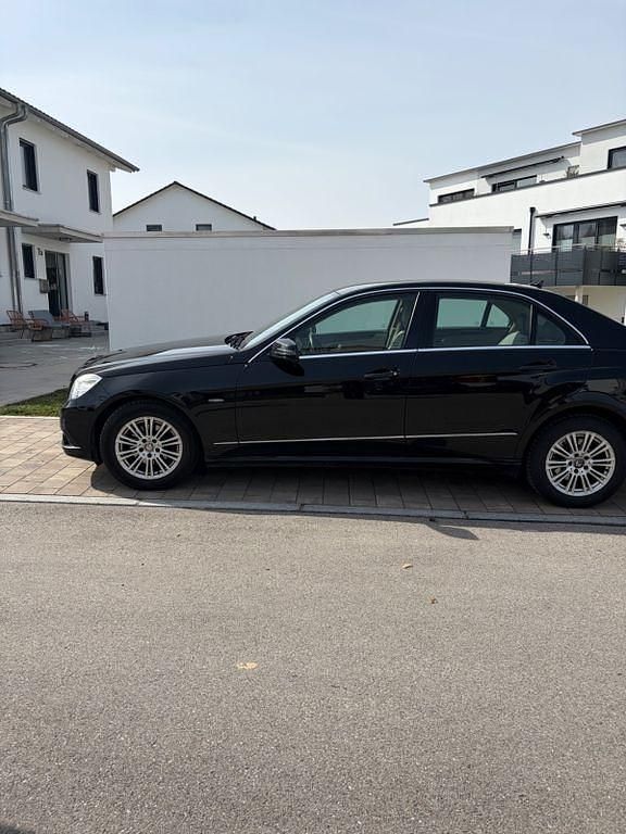 Gebraucht Mercedes E220 170 PS (125 kW) 2009 Schwarz Limousine