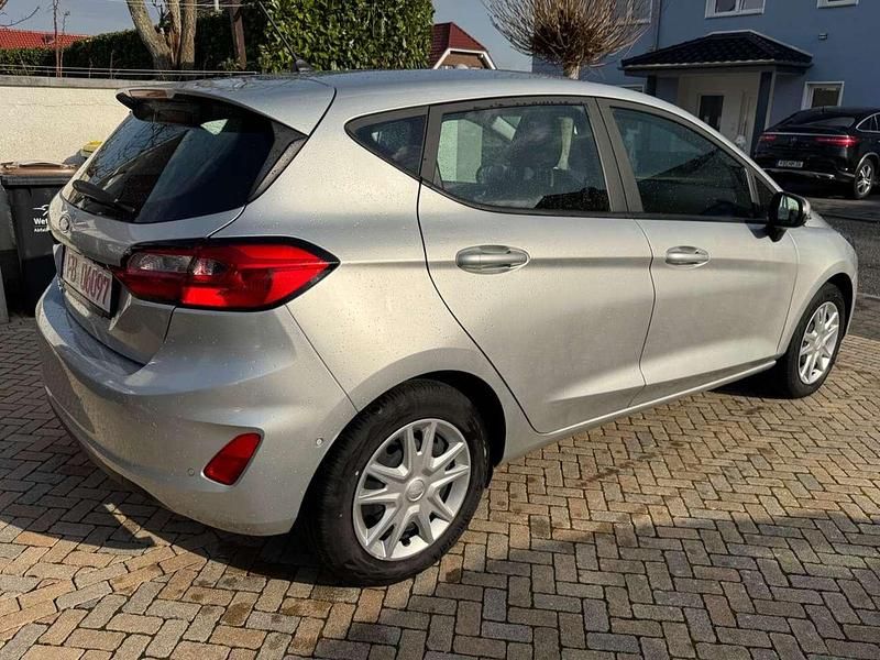 Gebraucht Ford Fiesta Cool & Connect 101 PS (74 kW) 2022 Silber Kleinwagen