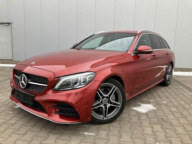Gebraucht Mercedes C180 AMG 156 PS (114 kW) 2019 Rot Limousine