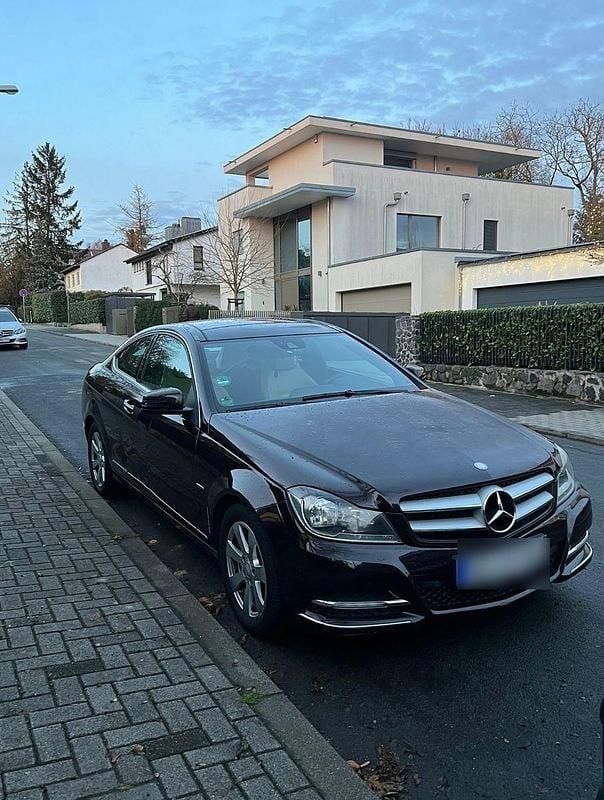 Gebraucht Mercedes C180 156 PS (114 kW) 2011 Braun Coupé