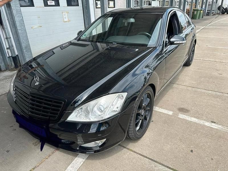 Second-hand Mercedes 320 2006 Negru Berlinǎ