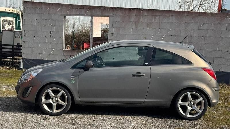 Gebraucht Opel Corsa Selection 95 PS (69 kW) 2012 Gelb Kleinwagen