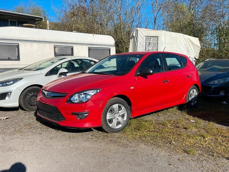 Gebraucht Hyundai i30 109 PS (80 kW) 2010 Rot Kleinwagen