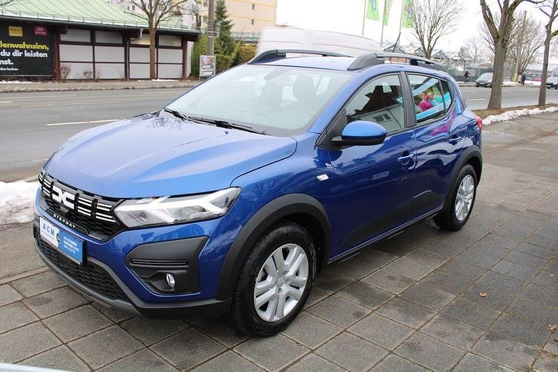 Gebraucht Dacia Sandero Expression 91 PS (66 kW) 2024 Blau Limousine