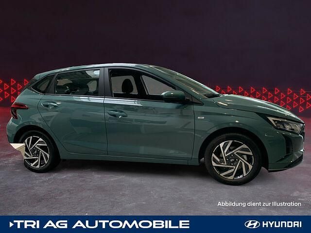 Gebraucht Hyundai i20 Trend 101 PS (74 kW) 2024 Mangrove green / mic Limousine
