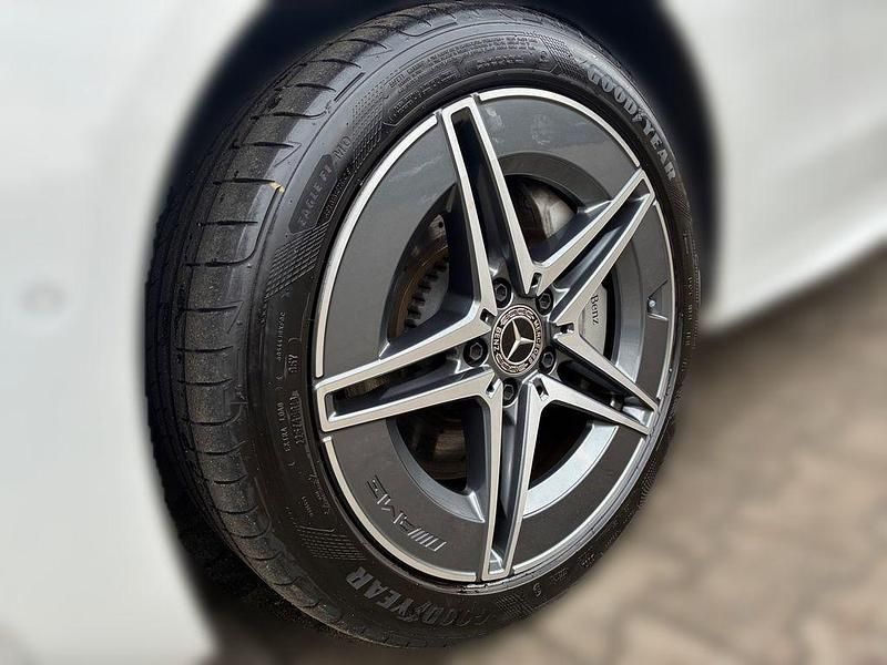 Gebraucht Mercedes C300e AMG 313 PS (230 kW) 2024 Weiß Limousine