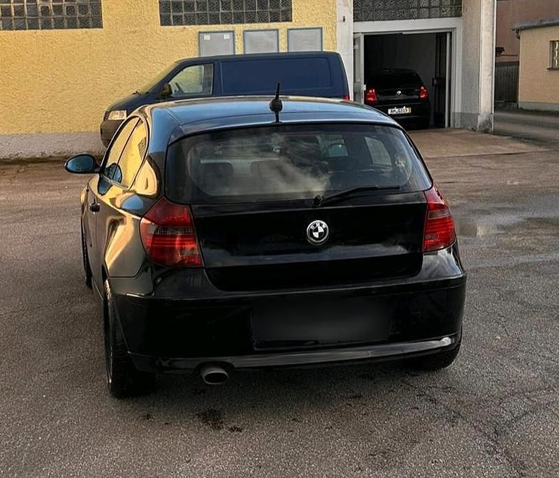 Gebraucht BMW 116 116 PS (85 kW) 2009 Schwarz Kleinwagen