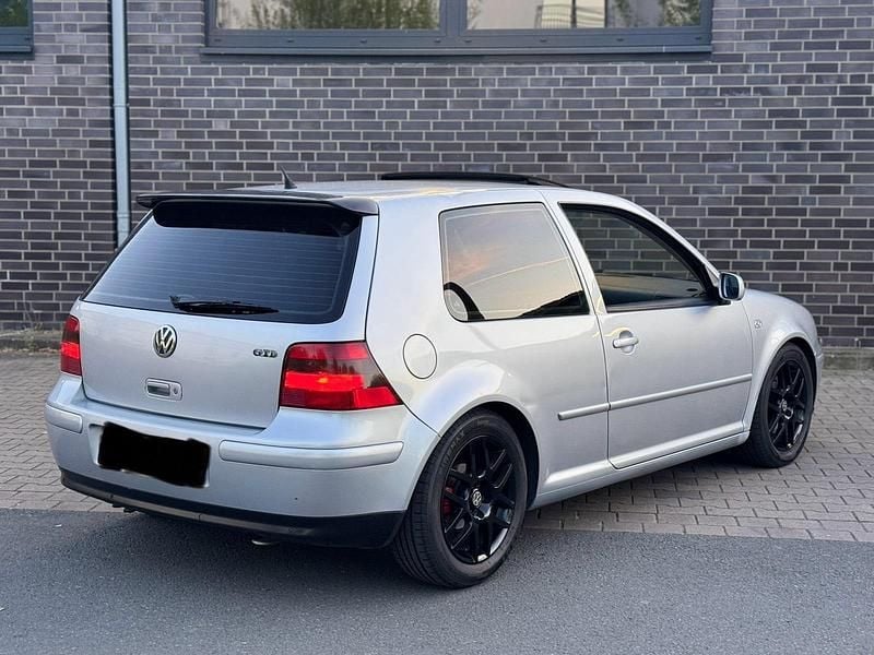 Silber Gebraucht 2002 VW Golf IV Kleinwagen | 2.250 € (Fairer Preis) - Bild 1/4
