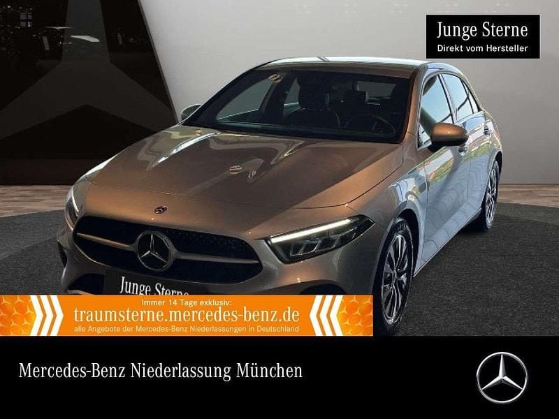 Silber Gebraucht 2024 Mercedes A180 Limousine | 26.990 € (Guter Preis) - Bild 1/3