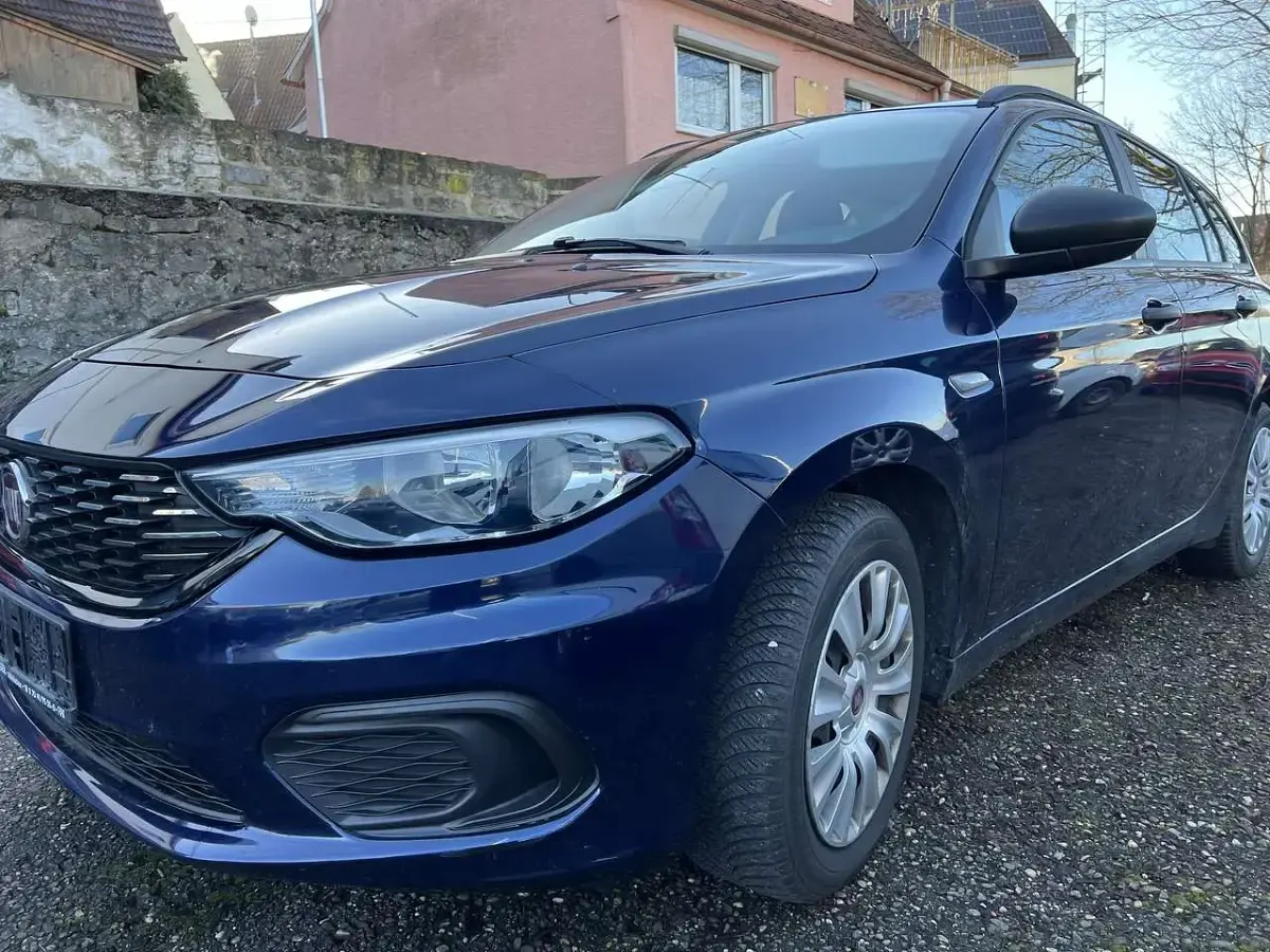 Usado Fiat Tipo Easy 120 CV (88 kW) 2017 Azul Familiar
