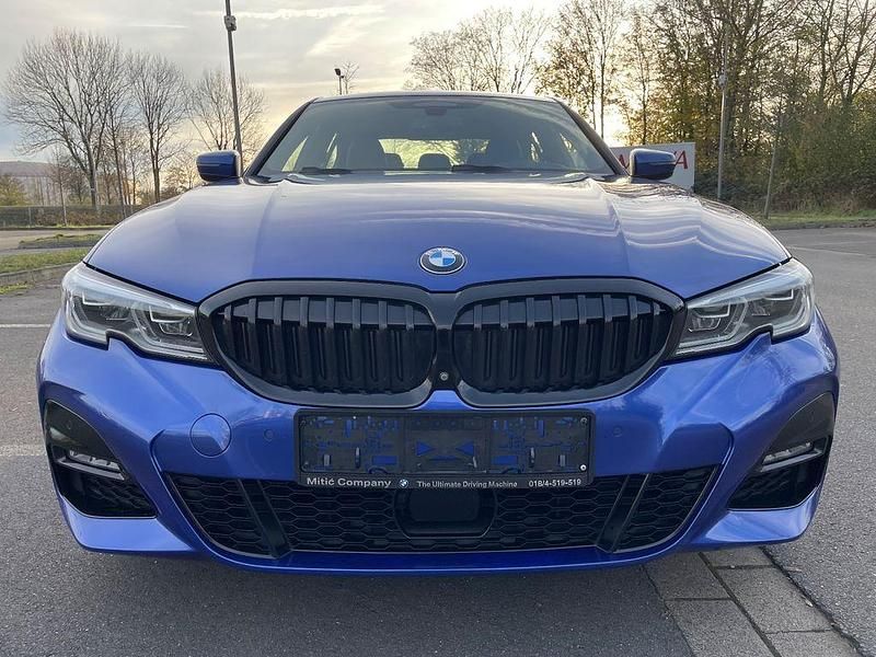 Blau Gebraucht 2019 BMW 330 M Sport Limousine | 28.990 € (Guter Preis) - Bild 1/4
