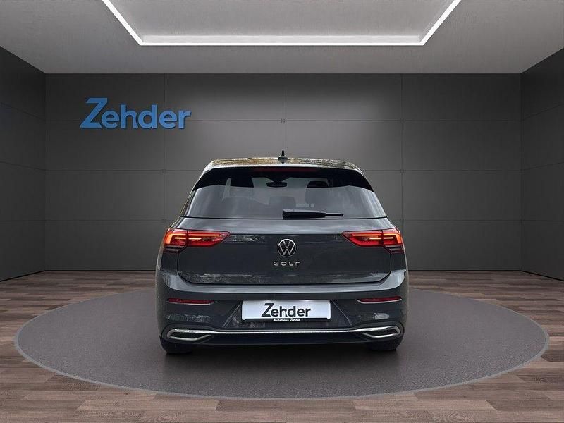 Gebraucht VW Golf VIII Move 110 PS (80 kW) 2024 Grau Limousine