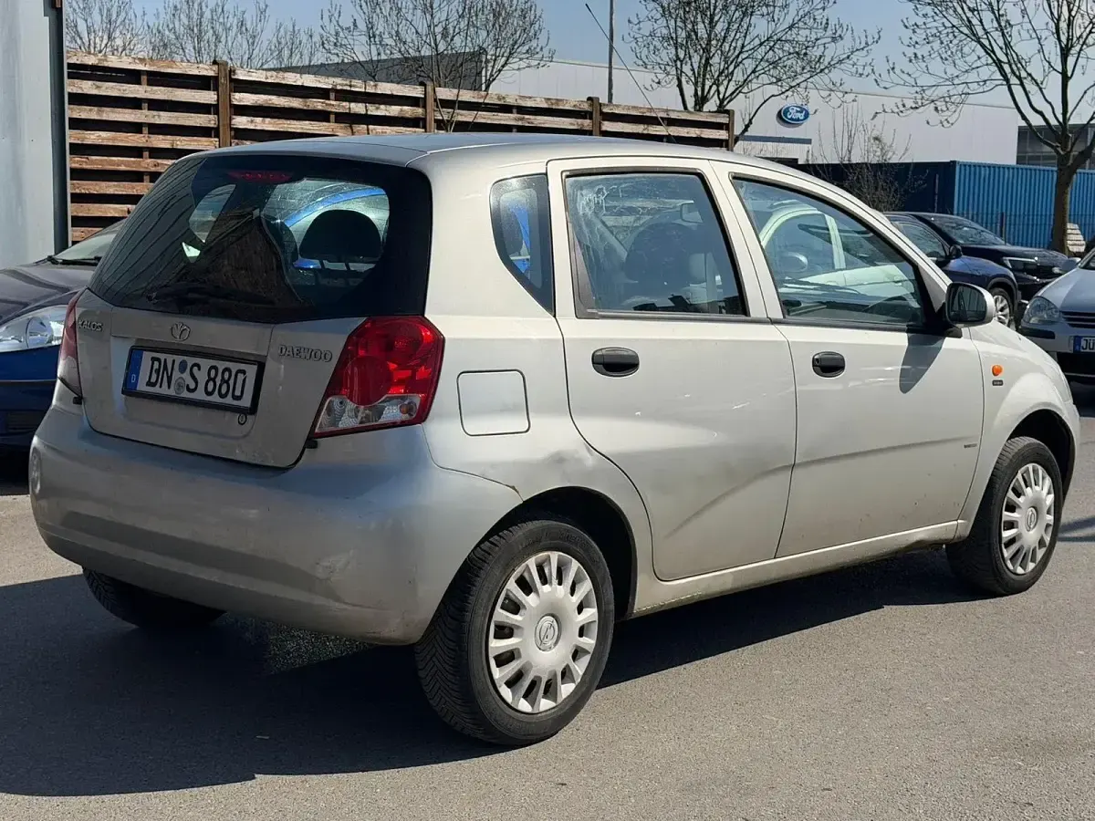 Gebraucht Chevrolet Kalos 75 PS (55 kW) 2004 Silber Limousine