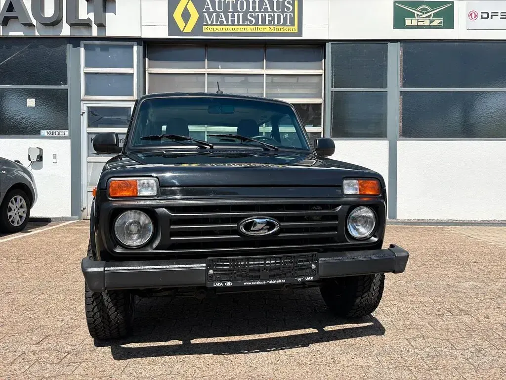 Gebraucht Lada niva 83 PS (61 kW) 2021 Schwarz SUV
