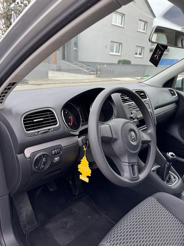 Gebraucht VW Golf VI 105 PS (77 kW) 2010 Silber Kleinwagen