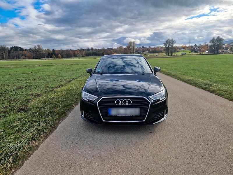 Gebraucht Audi A3 116 PS (85 kW) 2019 Schwarz Limousine