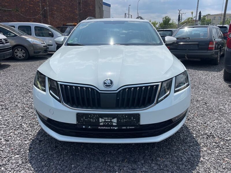 Weiß Gebraucht 2017 Skoda Octavia Ambition Kombi | 6.990 € (Etwas zu teuer) - Bild 1/4