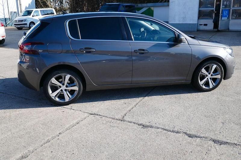 Gebraucht Peugeot 308 Allure 131 PS (96 kW) 2019 Grau Limousine