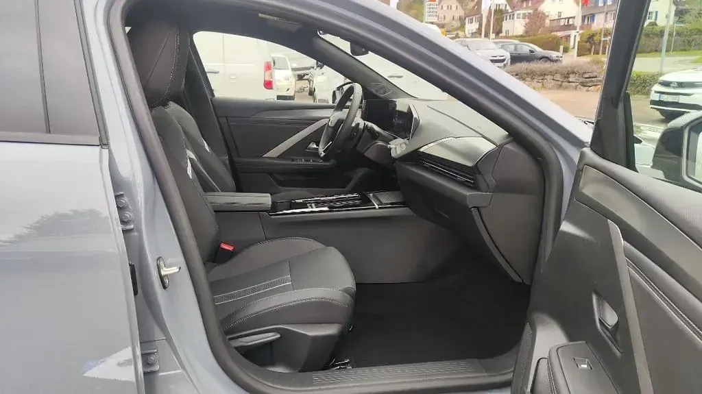 Gebraucht Opel Astra 145 PS (106 kW) 2026 Grau Limousine