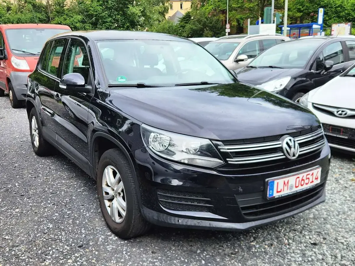 Gebraucht VW Tiguan Trendline 122 PS (89 kW) 2012 Deep black perleffekt SUV