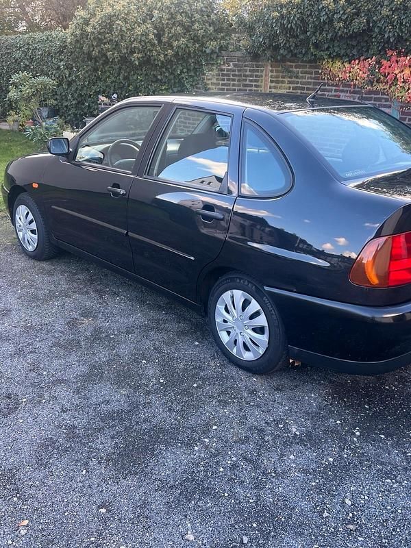 Używany VW Polo Classicline 1998 Czarny Sedan/Limuzyna