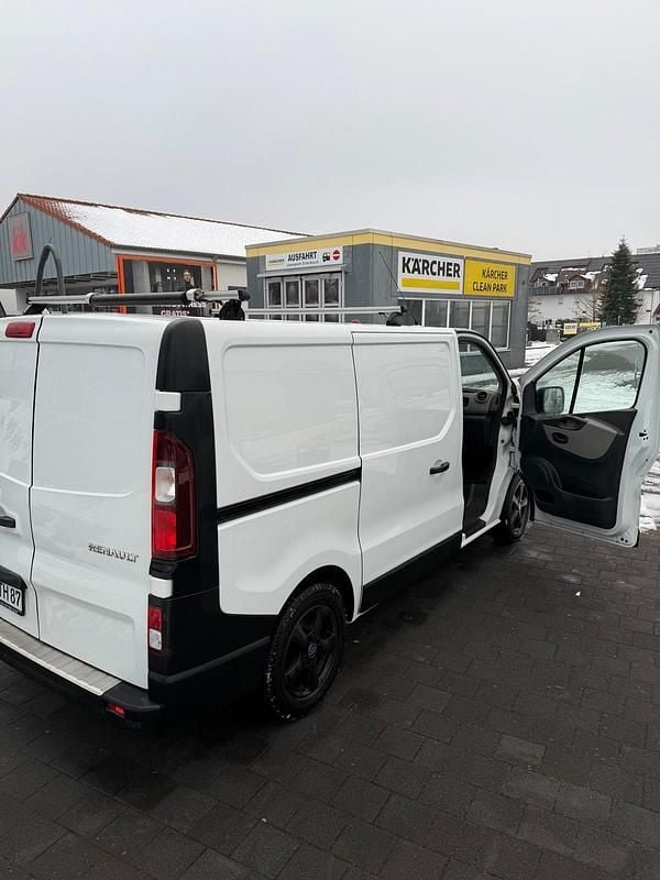 Gebraucht Renault Traffic 121 PS (88 kW) 2016 Weiß Van / Kleinbus
