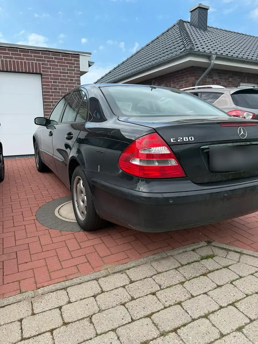 Gebraucht Mercedes E280 2005 Schwarz Limousine