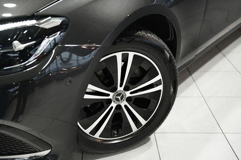 Gebraucht Mercedes E220 Avantgarde 200 PS (147 kW) 2023 Grau Kombi
