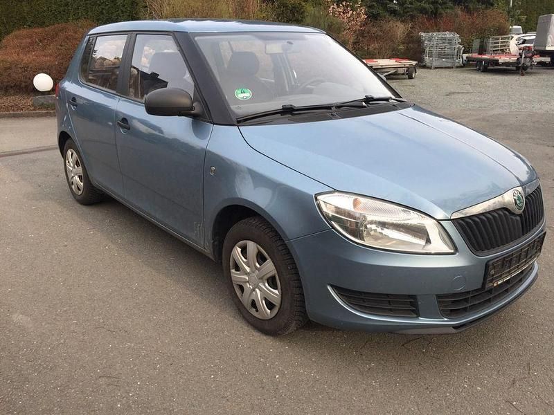 Gebraucht Skoda Fabia 60 PS (44 kW) 2010 Blau Limousine