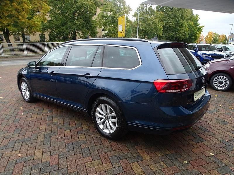 Gebraucht VW Passat 150 PS (110 kW) 2023 Blau Kombi