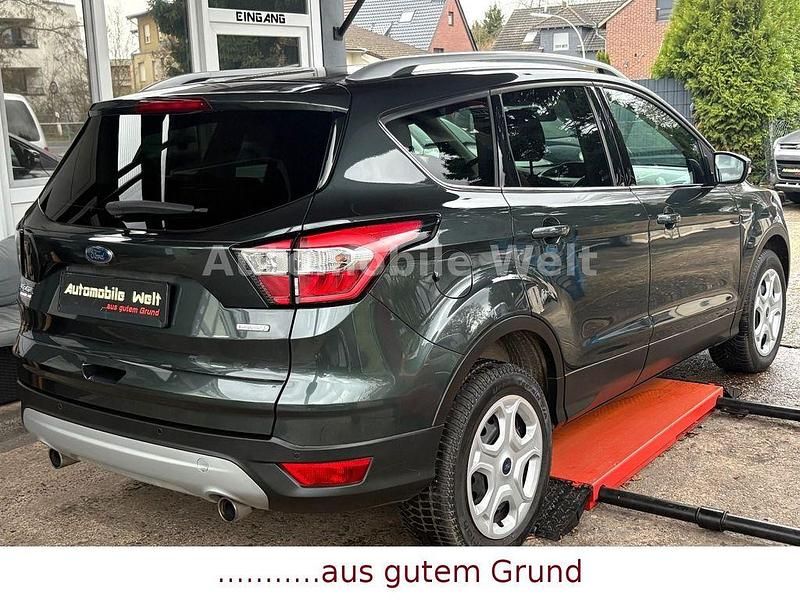 Gebraucht Ford Kuga 120 PS (88 kW) 2018 Grün SUV