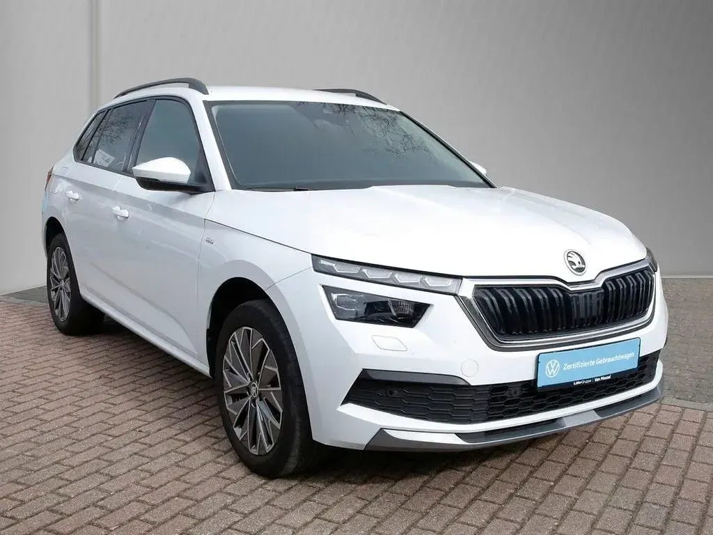 Gebraucht Skoda Kamiq Tour 110 PS (80 kW) 2022 Moonweiß perleffekt SUV