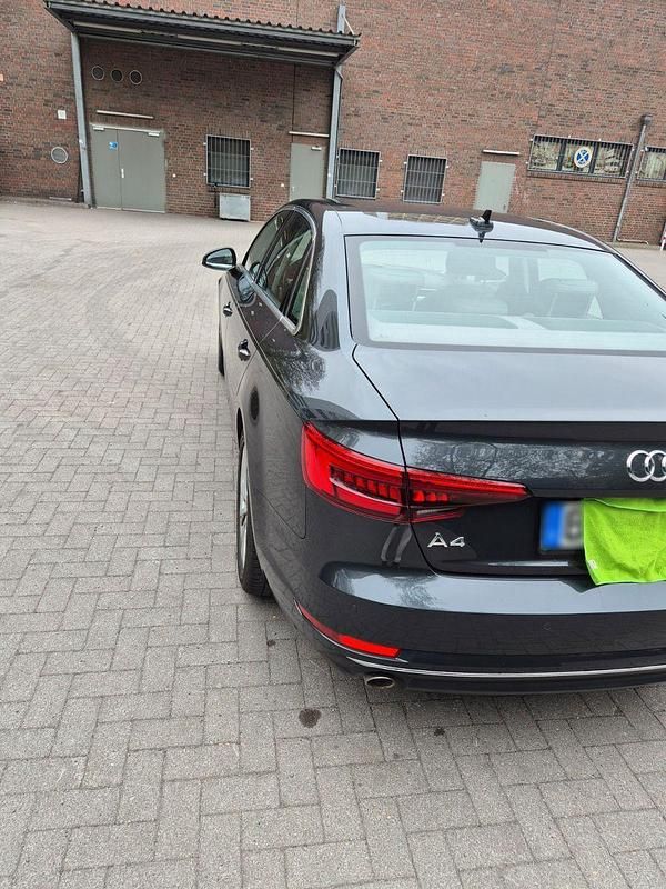 Używany Audi A4 Design 150 KM (110 kW) 2015 Szary Sedan/Limuzyna