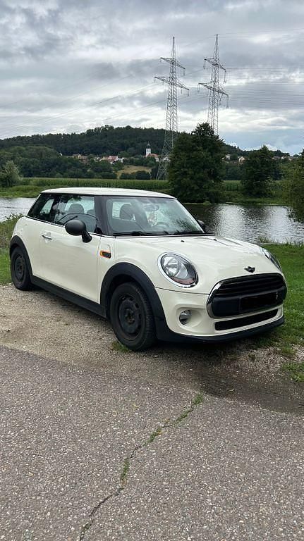 Weiß Gebraucht 2016 Mini ONE Kleinwagen | 6.600 € (Fairer Preis) - Bild 1/4