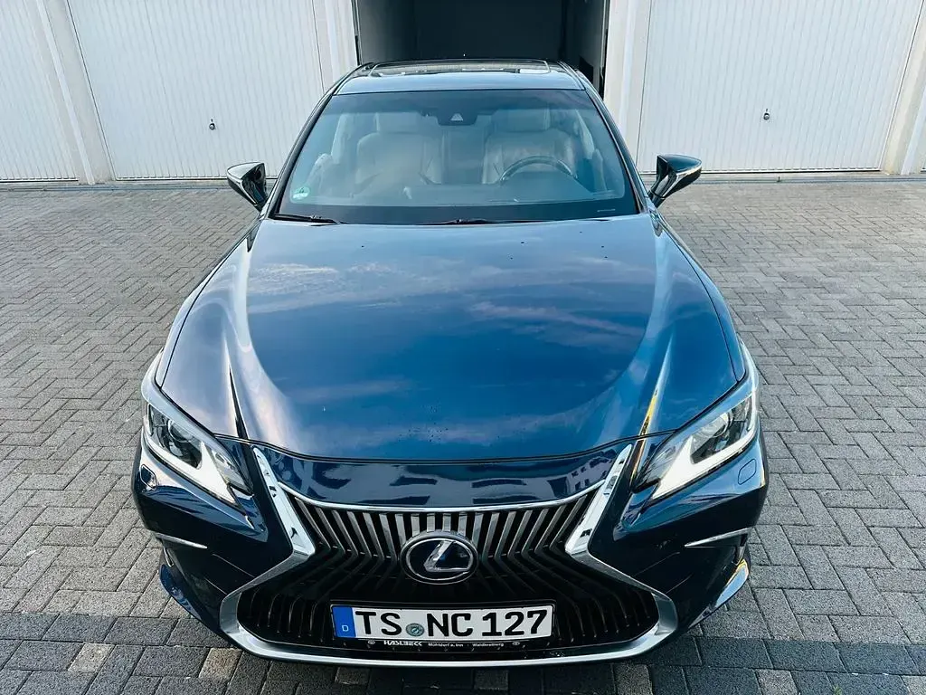 Gebraucht Lexus ES300H 218 PS (160 kW) 2021 Blau Limousine