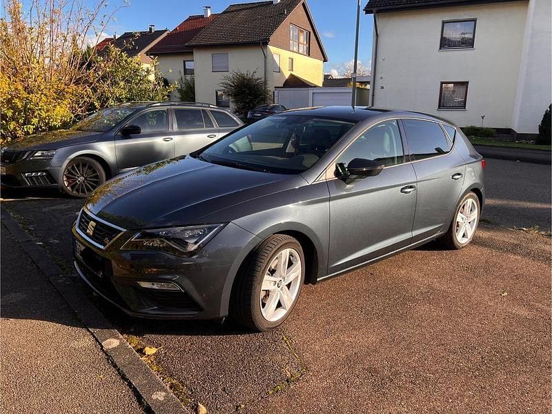 Grau Gebraucht 2020 Seat Leon Limousine | 18.200 € (Fairer Preis) - Bild 1/4