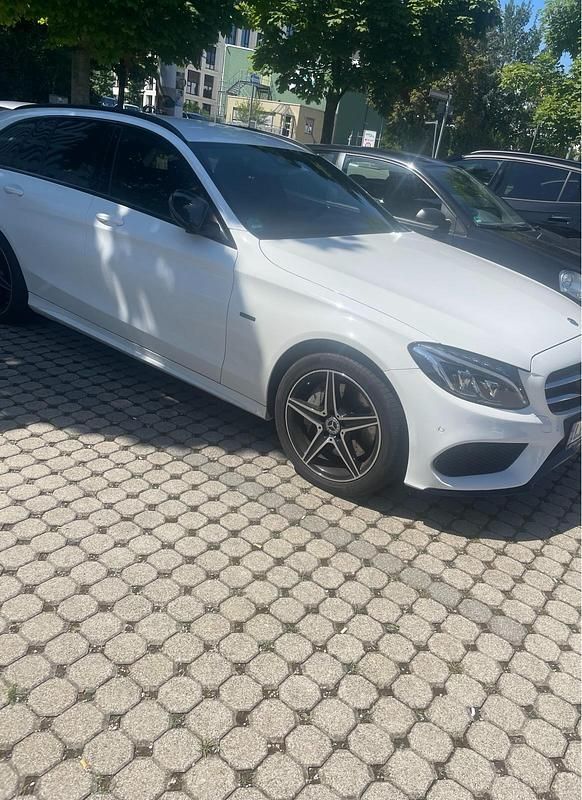 Weiß Gebraucht 2018 Mercedes C350e AMG line Kombi | 23.500 € (Fairer Preis) - Bild 1/4