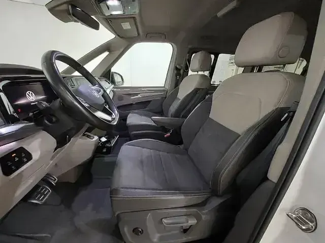 Gebraucht VW Multivan Style 150 PS (110 kW) 2025 Candyweiß Van / Kleinbus