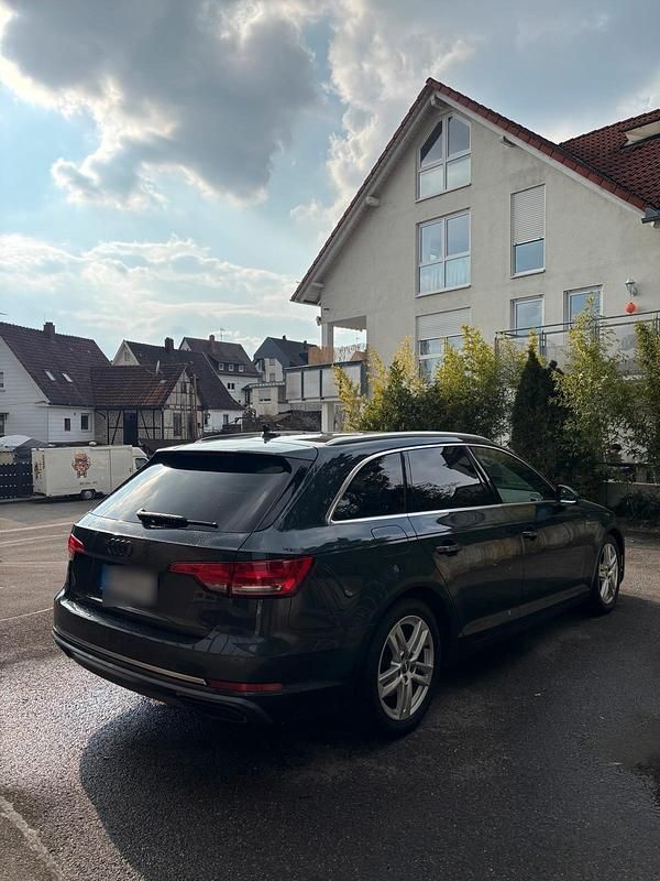 Gebraucht Audi A4 S-Line 190 PS (139 kW) 2019 Grau Kombi