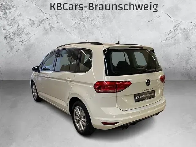 Gebraucht VW Touran 150 PS (110 kW) 2022 Weiß (pure white) Van / Kleinbus