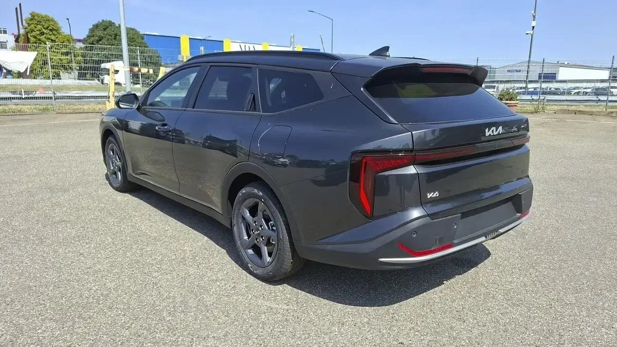 Neu Kia K4 Vision 150 PS (110 kW) 2026 Stahlgrau metallic Kombi