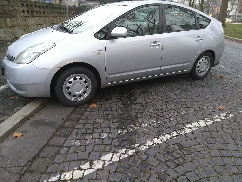 Gebraucht Toyota Prius 111 PS (81 kW) 2008 Silber Kleinwagen