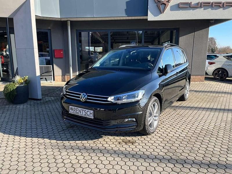 Neu VW Touran 150 PS (110 kW) 2025 Grenadillschwarz metallic Van / Kleinbus