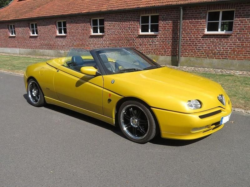 Gelb Gebraucht 1999 Alfa Romeo Spider Cabrio | 4.870 € (Fairer Preis) - Bild 1/4