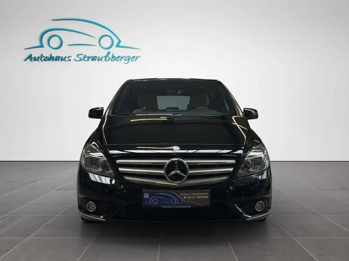 Używany Mercedes B180 122 KM (89 kW) 2013 Czarny Minivan