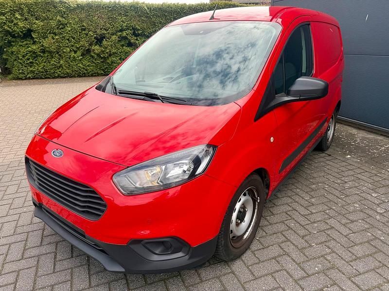 Occasion Ford Transit 75 ch (55 kW) 2019 Rouge Berline